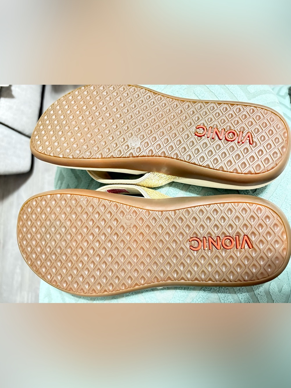 New Vionic Women's Tide Gold Sequined Orthotic Thong Sandals - Size 8 - Picture 12 of 16